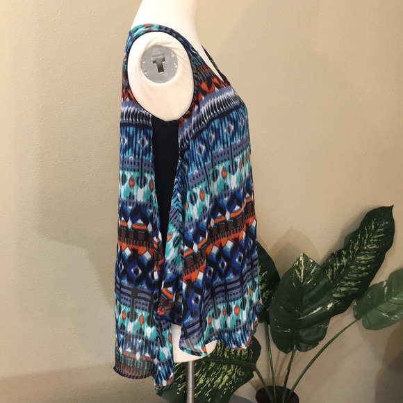 Gorgeous flowy top by COCOMO, size small - Picture 2 of 7